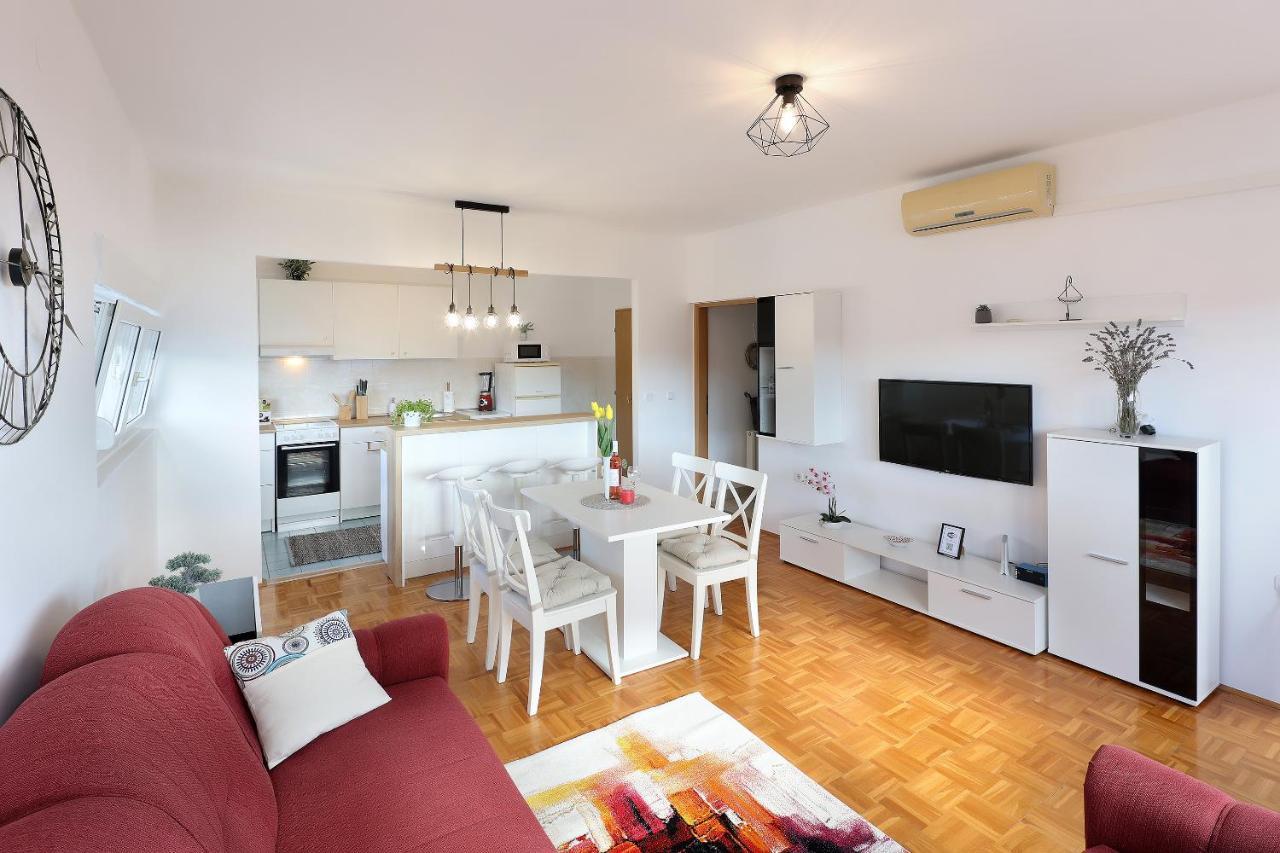 Apartment Leon - Sea View Rijeka Eksteriør bilde